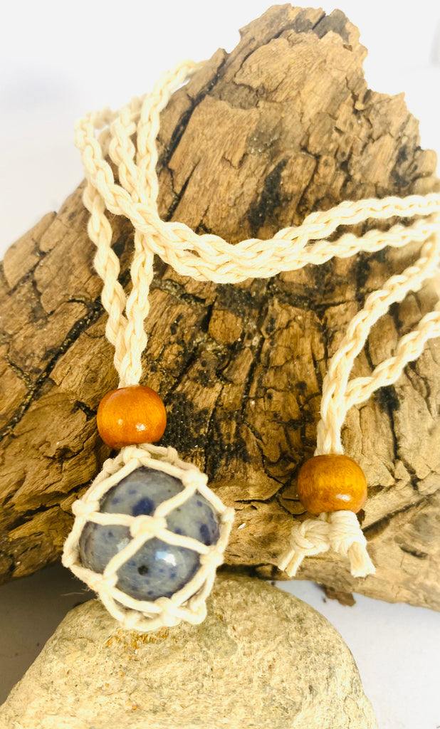 Handmade Macrame Crystal Holder Necklace-empty Stone Basket Necklace-handmade  Crystal Pouch Cage Necklace Interchangeable Without Stone - Etsy Canada |  Crystal bead jewelry, Raw quartz necklace, Crystal necklace